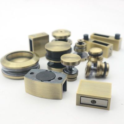 İyi fiyat Cilalı Altın Rulmanlı ve Çerçevesiz Tasarım Stiline Sahip Çerçevesiz SS304 Sürgülü Kapı Sistemi çevrimiçi